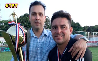 El presidente Luis Cáceres (i), con el entrenador Troadio Duarte.