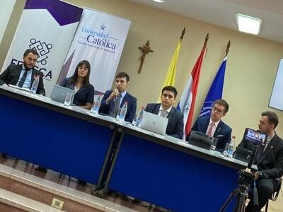 Universitarios invitaron a cuatro de los presidenciables para un debate.