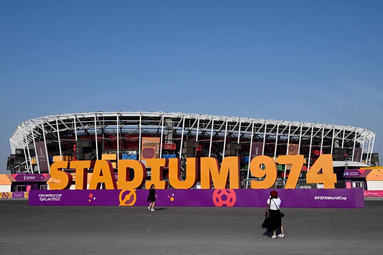 Tourists stand in front the Stadium 974 in Doha on November 19, 2022, ahead of the Qatar 2022 World Cup football tournament. (Photo by MIGUEL MEDINA / AFP)