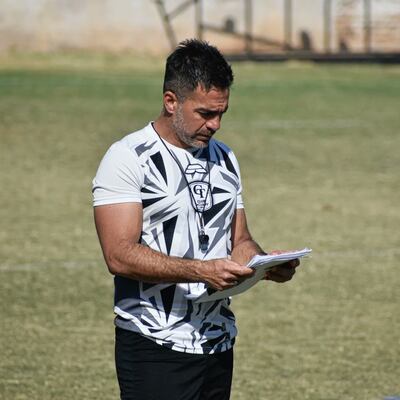 Éver Iván Almeida (44 años), técnico que tiene a Tacuary en zona de Copa Sudamericana.