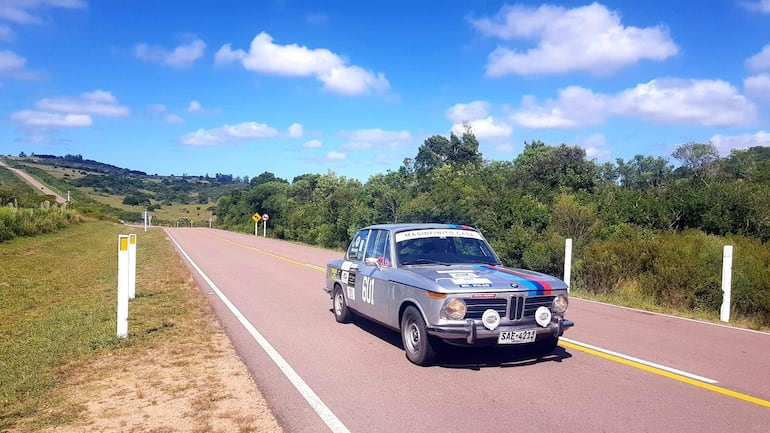Los uruguayos Daniel y Jackeline Wild, con un BMW 2002 de 1.970, estarán presentes en la competencia.