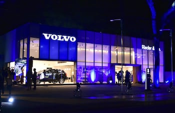 La energía sustentable de Volvo desembarcó con un nuevo modelo sobre la Avda. España.