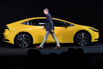 El fabricante de automóviles japonés Toyota presentó el miércoles la quinta generación de su modelo Prius, pionero en el mercado de vehículos híbridos hace 25 años, una tecnología cada vez más controvertida.