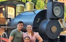 Hermosa familia. Hoy, Coco Bordón está de cumpleaños y su esposa Noelia Noguera y su hija Zahiara Abigail lo están mimando al máximo.