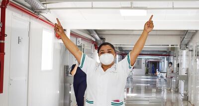 Miriam Arrúa, del Hospital Nacional, fue la primera profesional de salud en recibir la vacuna Sputnik V en Paraguay. La inoculación fue realizada por el ministro de Salud, doctor Julio Mazzoleni.