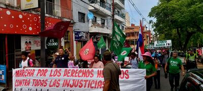 Organizaciones sociales del campo y la ciudad marchan hoy por el respeto de los Derechos Humanos en Paraguay.