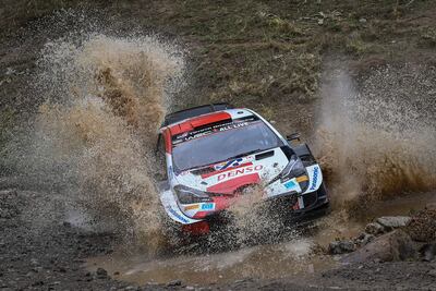 El finlandés Kalle Rovanperä (Toyota) dominó ayer la etapa del Rally de Acrópolis, ganando cuatro de las seis especiales del día, para reforzar su liderato (AFP).