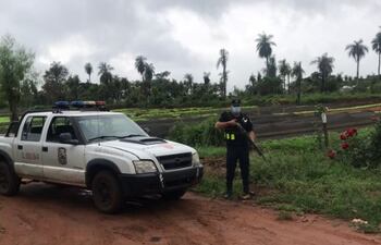 Uniformados efectúan patrullas en las zonas de cultivo, en el barrio 3 de Febrero de J. Augusto Saldívar, para desalentar a ladrones.