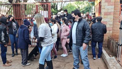 Incidentes en Villarrica, en uno de los locales de votación.