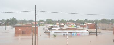 Viviendas anegadas en el asentamiento Aquino Kue. Numerosas familias fueron evacuadas del lugar.