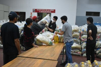 Pescadores de  Ayolas se registran para retirar kits de alimentos