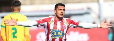 Cristian Colmán celebra su gol en el retorno de Barracas Central a su estadio en un partido de Primera División, luego de 88 años.