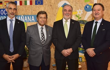 Matteo Sirtori, Eduardo Felippo, Javier García de Viedma, embajador de la Unión Europea en Paraguay; y Raúl Silvero, viceministro de Relaciones Exteriores.