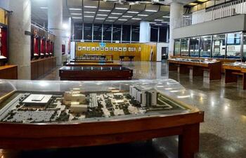 Las monedas y billetes del presente y el pasado se pueden encontrar en el Museo Numismático y de Joyas del Banco Central del Paraguay.