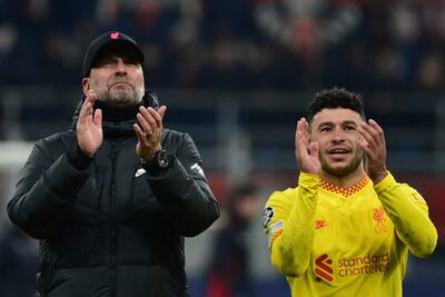 Juergen Klopp y Alex Oxlade-Chamberlain, técnico y jugador del Liverpool, uno de los cuatro equipos de Inglaterra que logró avanzar a octavos de final de la Champions.
