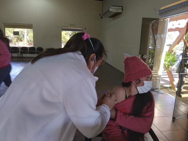 Vacunatorio peatonal de Ayolas