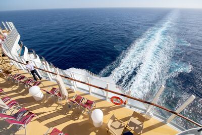 ARCHIVO - El crucero "Aida Nova", que utliza como combustible gas natural licuado, en un viaje previo a la suspensión por la pandemia de coronavirus. Foto: Andrea Warnecke/dpa