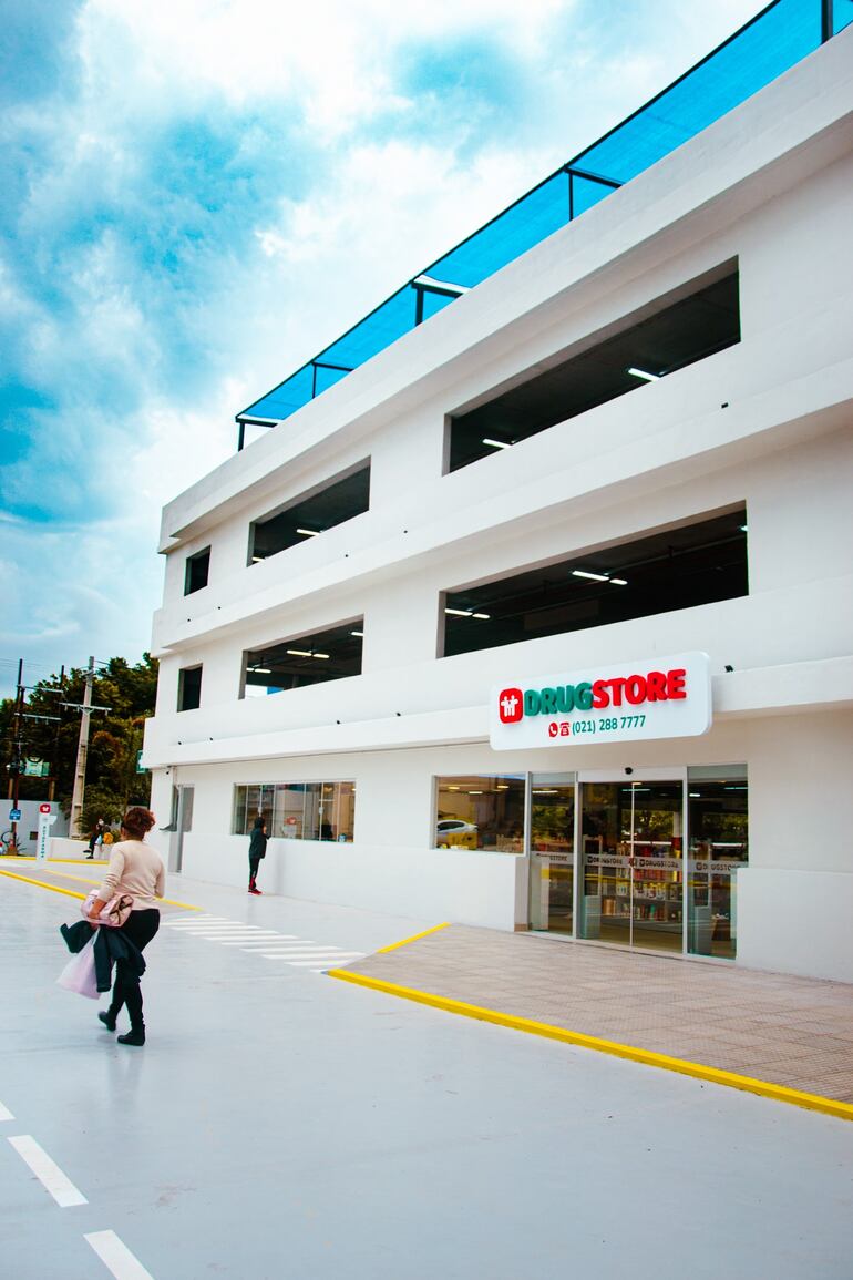 El Drugstore Asismed presenta una imagen renovada.