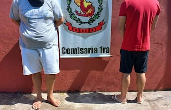 Los sospechosos detenidos con el vehículo usado para el golpe millonario en el Paraná Country Club.