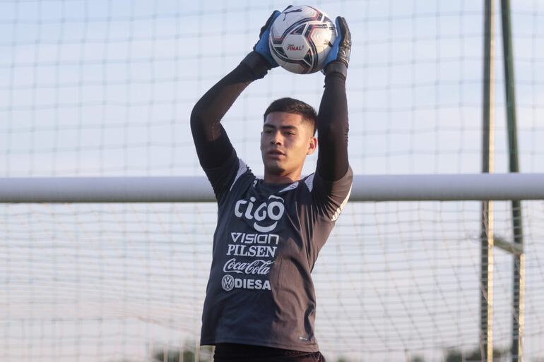 Aldo Sebastián Pérez Ramos (22 años), arquero que pasa a ser el primero de Guaireña convocado.