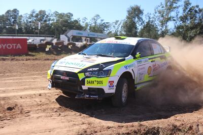 Blas Llano y Ricardo Villalba, con el Mitsubishi Lancer EVO X, girando en al autódromo el sábado.