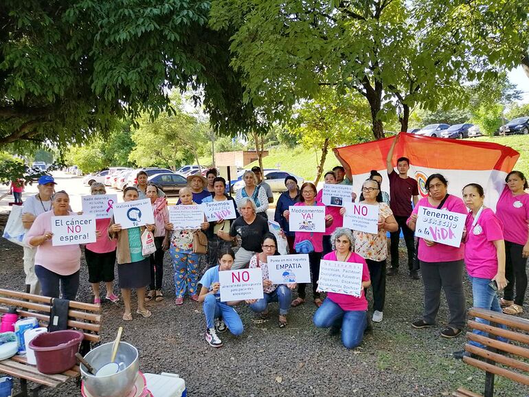 Los pacientes oncológicos del Hospital Nacional de Itauguá también se movilizarán hoy frente al Ministerio de Salud, anunciaron. 