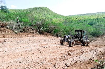 Se pudo realizar la apertura de la picada fronteriza, gracias al Tratado de Amistad, Paz y Límites, firmado entre Paraguay y Bolivia de 1938. Hay 704 km de frontera seca y 38 km de frontera fluvial.