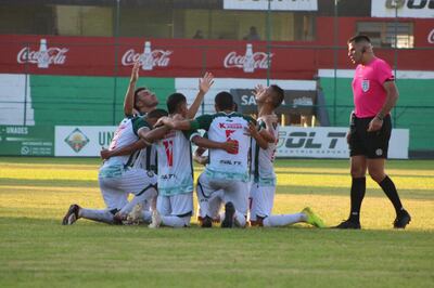 Celebración de los jugadores de Rubio Ñu tras uno de los goles al Sportivo San Lorenzo