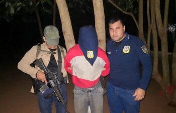 César Ramón Acosta es el único de los tres imputados que ya se encuentra detenido.
