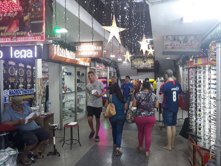 El flujo de gente en las galerías de San Lorenzo es bastante alentador para los comerciantes.