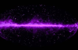 Observar algo que ocurrió hace muchísimo tiempo es difícil y más si se habla de materia oscura, que no emite luz.