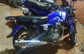 Motocicleta sobre la cual se desplazaba el detenido.