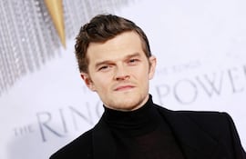 El actor británico Robert Aramayo, uno de los protagonistas de "El Señor de los Anillos: los Anillos de Poder", durante el estreno mundial de la serie realizado ayer en Los Ángeles.