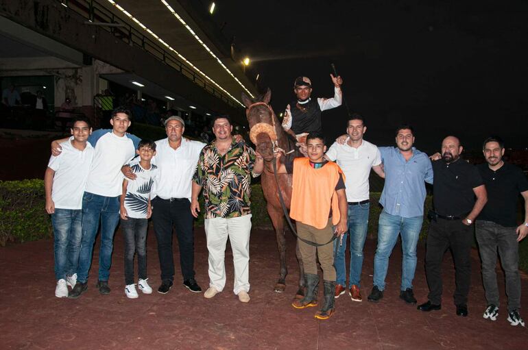 Retrato del Padre del stud Don Rubí consiguió el domingo su tercera victoria al hilo.