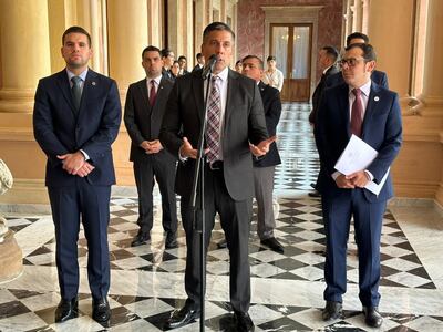 Hernán Huttemann (izq)., Federico Hetter y Carlos Trapani, ayer en la presentación del proyecto en Palacio de López.