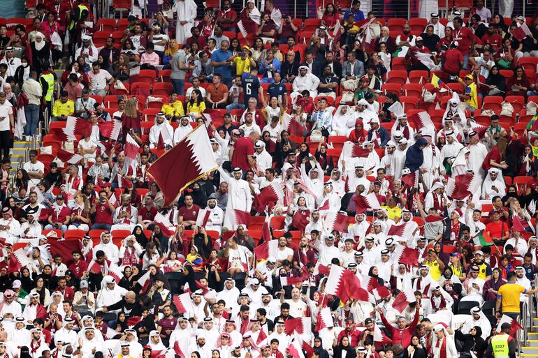 Los aficionados en el estadio Al Bayt de Al Khor de Jor, sede del partido inaugural del Mundial Qatar 2022.