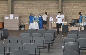 A diferencia de las semanas anteriores, hoy los hospitales y centros de toma de muestras están menos congestionados.