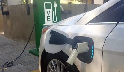La instalación de cargadores eléctricos es clave para promover la movilidad eléctrica.