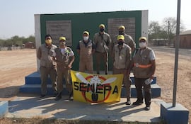 Funcionarios del Servicio Nacional de Erradicación del Paludismo (Senepa) que realizaron las tareas de eliminación de criaderos en el Chaco.