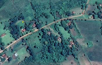 Vista aérea del pequeño poblado de Ypayere, una compañía rural de General Artigas conformada por unas 80 personas, campesinos que se dedican a la agricultura de subsistencia. El hallazgo de una placa de piedra enterrada en el piso de su escuela desató la curiosidad de propios y extraños.