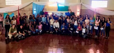 jóvenes recibieron 60 becas