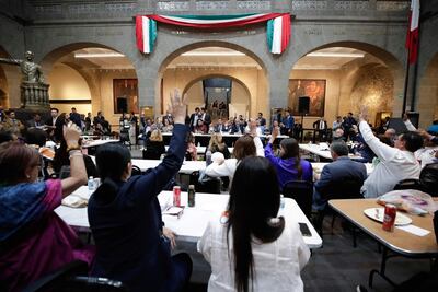 Las reformas a diversas leyes tomaron relevancia, pues, entre otras, se aprobó que las Fuerzas Armadas tengan una línea aérea, además del control indefinido del Tren Maya.