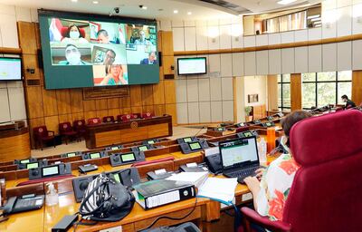 La presidenta de la Comisión de Hacienda, Esperanza Martínez (FG), dirigió la sesión de análisis del PGN desde la sala del Senado.