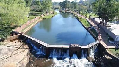 Piscina Municipal de Piribebuy donde fue encontrado el cuerpo del hombre ayer.