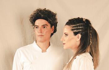 Fabrizio Demestri y Mali Oliveira, integrantes del grupo Per Se.