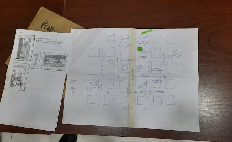 En el interior del sobre fueron halladas hojas con la ubicación de la sucursal y otras indicaciones.