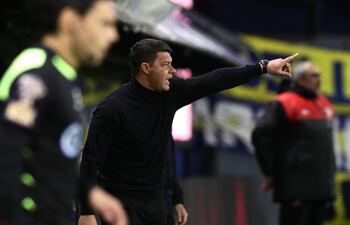 Sebastián Battaglia dirigió anoche a Boca Juniors. Técnico que debuta, gana.
