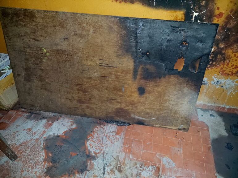 Una trabajadora del Mercado 4 también denunció que intentaron prender fuego su local, ubicado a 100 metros del incendio grande, registrado anoche.