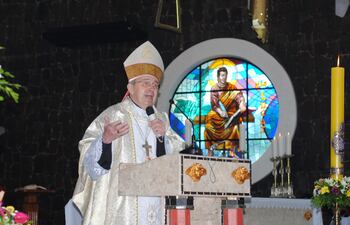 Monseñor Guillermo Steckling ofició la misa de Resurrección de este Domingo de Pascua en la Catedral San Blas.