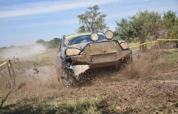 Míler Otazo y Hugo Elizeche se llevaron la primera fecha del Todoterreno 4x4 en Carapeguá.